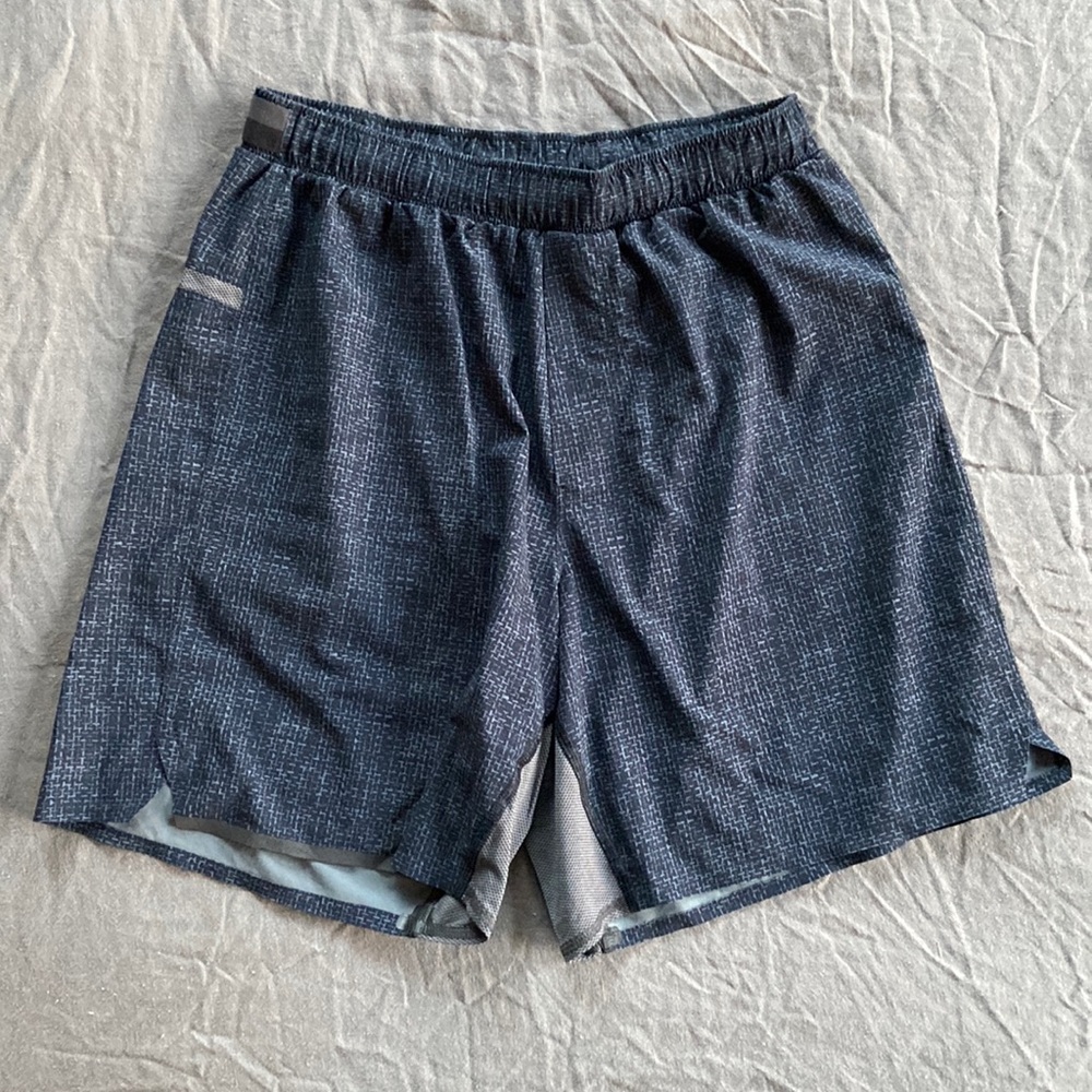 Men’s 7” blue/slate lululemon linerless surge shorts